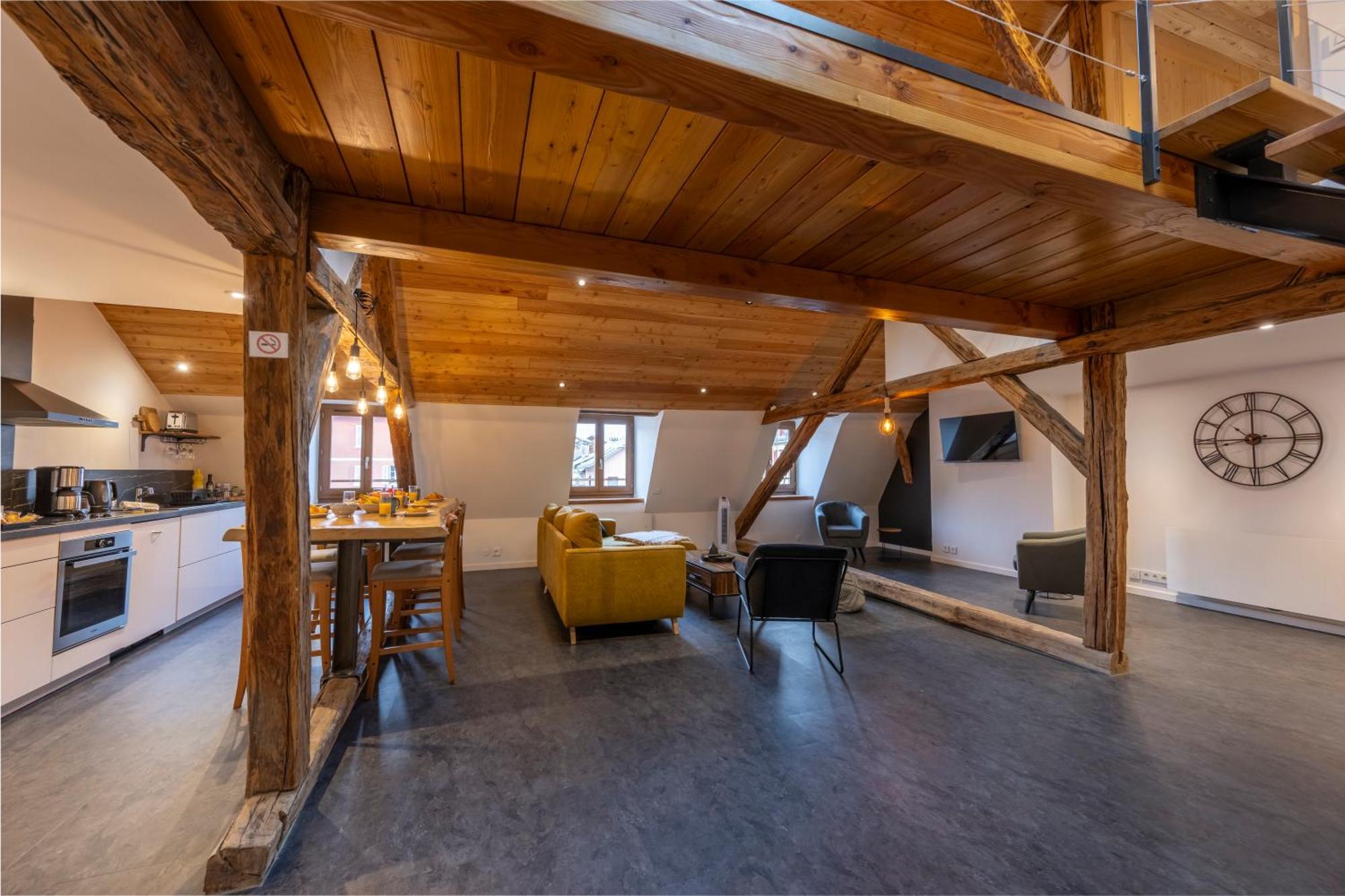 Superbe Loft - Situ Sur La Place Centrale Barcelonnette Esterno foto